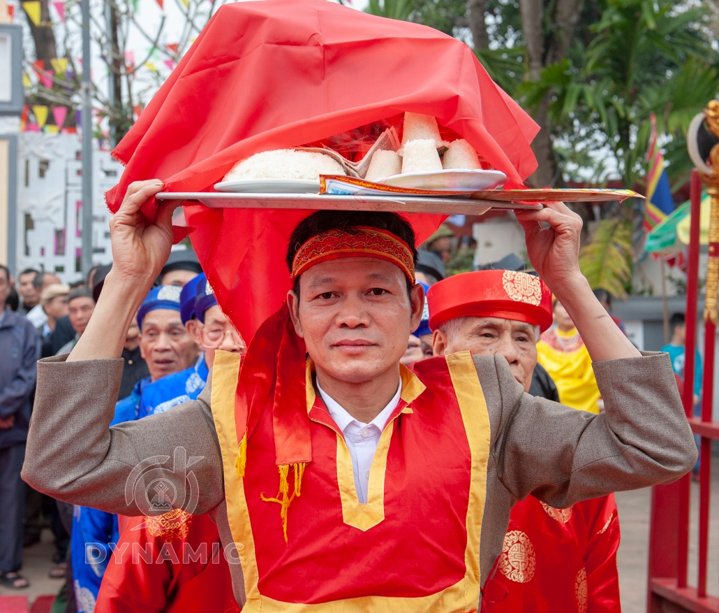 Opening the altar to pray for blessings - cultural beauty in Xuan Phuong, Phu Binh