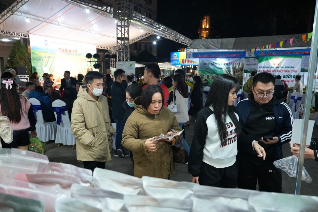 [Photo] Đa dạng sản phẩm tại Tuần lễ trưng bày, quảng bá, giới thiệu sản phẩm tiêu biểu 28 tỉnh, thành phố lần thứ 5