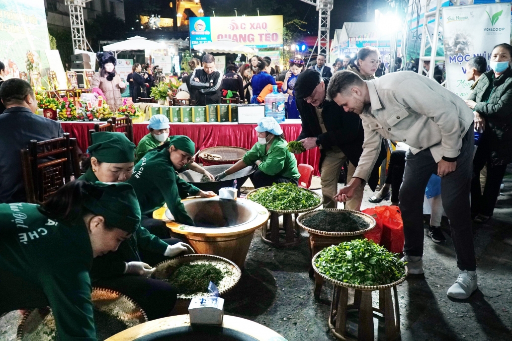 [Photo] Đa dạng sản phẩm tại Tuần lễ trưng bày, quảng bá, giới thiệu sản phẩm tiêu biểu 28 tỉnh, thành phố lần thứ 5