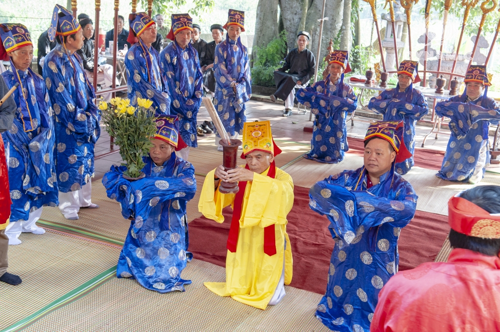 Sacrifice ceremony at Ha Chau Communal House