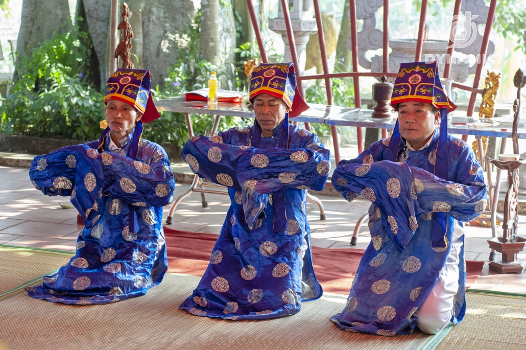 Sacrifice ceremony at Ha Chau Communal House