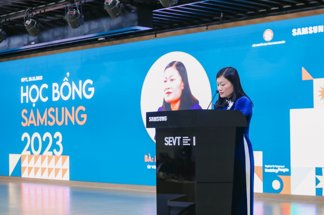 [Photo] 200 học sinh nghèo vượt khó được nhận học bổng “Chắp cánh ước mơ Samsung 2023”