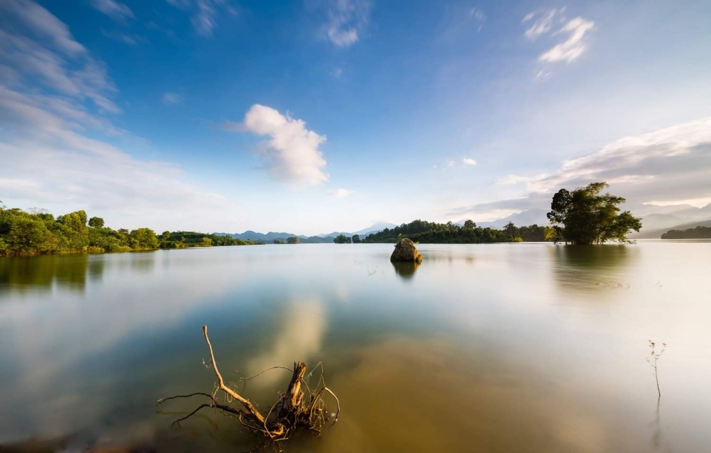 SUNRISE AT NUI COC LAKE