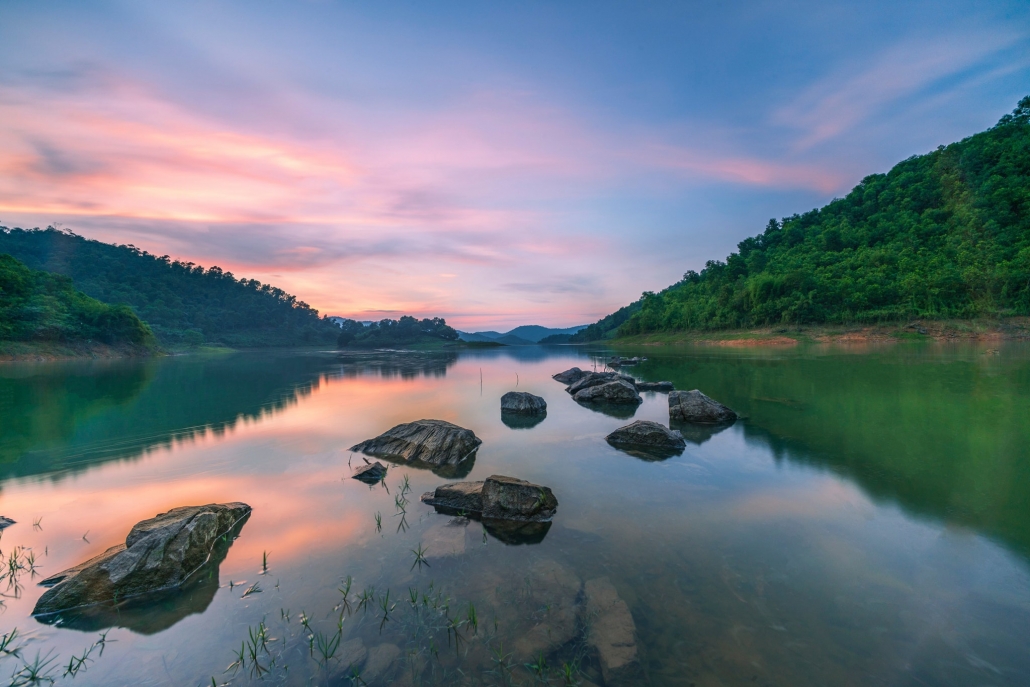 SUNRISE AT NUI COC LAKE