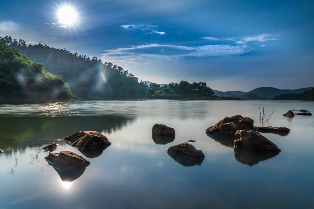 SUNRISE AT NUI COC LAKE