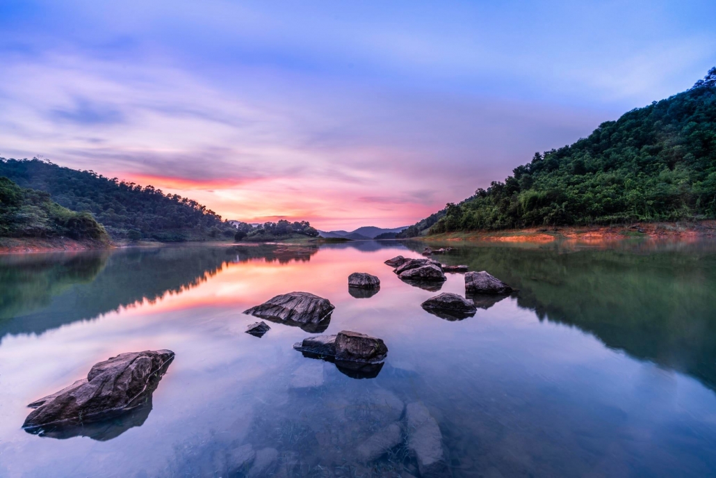 SUNRISE AT NUI COC LAKE