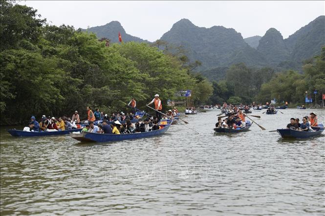 Khai hội chùa Hương