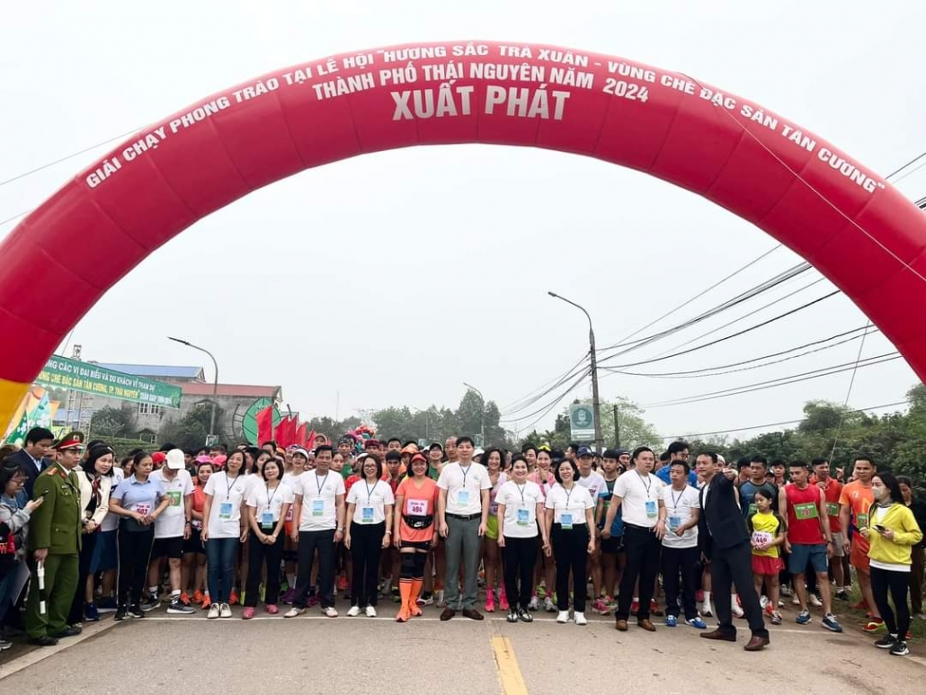 [Photo] 1.200 vận động viên tham gia Giải Chạy phong trào Hương sắc trà xuân - vùng chè đặc sản Tân Cương