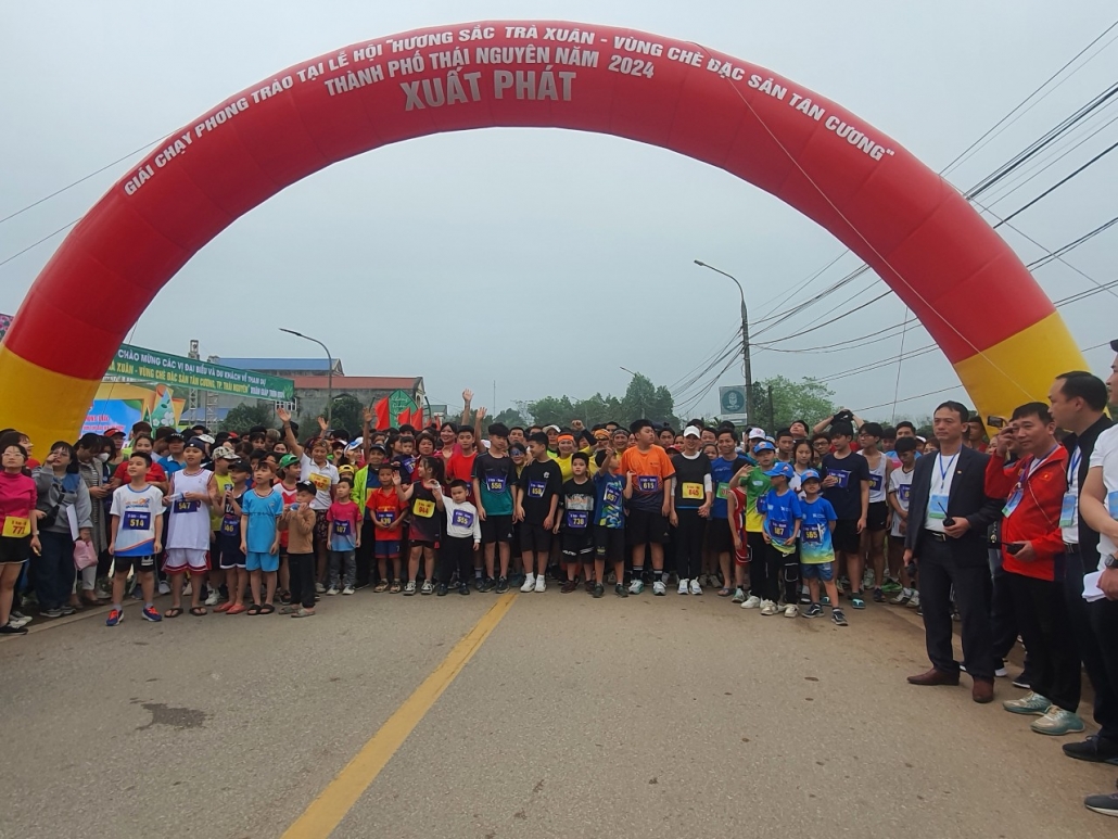 [Photo] 1.200 vận động viên tham gia Giải Chạy phong trào Hương sắc trà xuân - vùng chè đặc sản Tân Cương