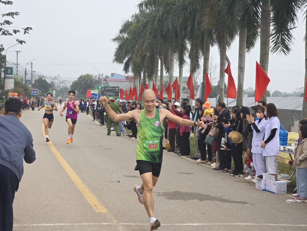 [Photo] 1.200 vận động viên tham gia Giải Chạy phong trào Hương sắc trà xuân - vùng chè đặc sản Tân Cương