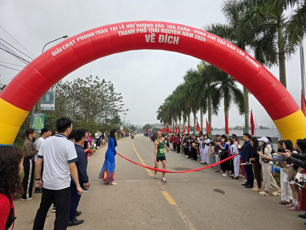 [Photo] 1.200 vận động viên tham gia Giải Chạy phong trào Hương sắc trà xuân - vùng chè đặc sản Tân Cương