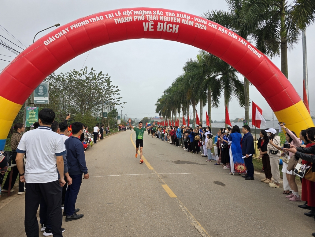 [Photo] 1.200 vận động viên tham gia Giải Chạy phong trào Hương sắc trà xuân - vùng chè đặc sản Tân Cương