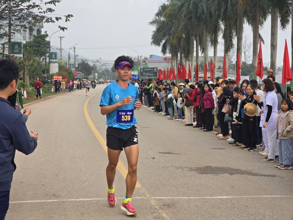 [Photo] 1.200 vận động viên tham gia Giải Chạy phong trào Hương sắc trà xuân - vùng chè đặc sản Tân Cương