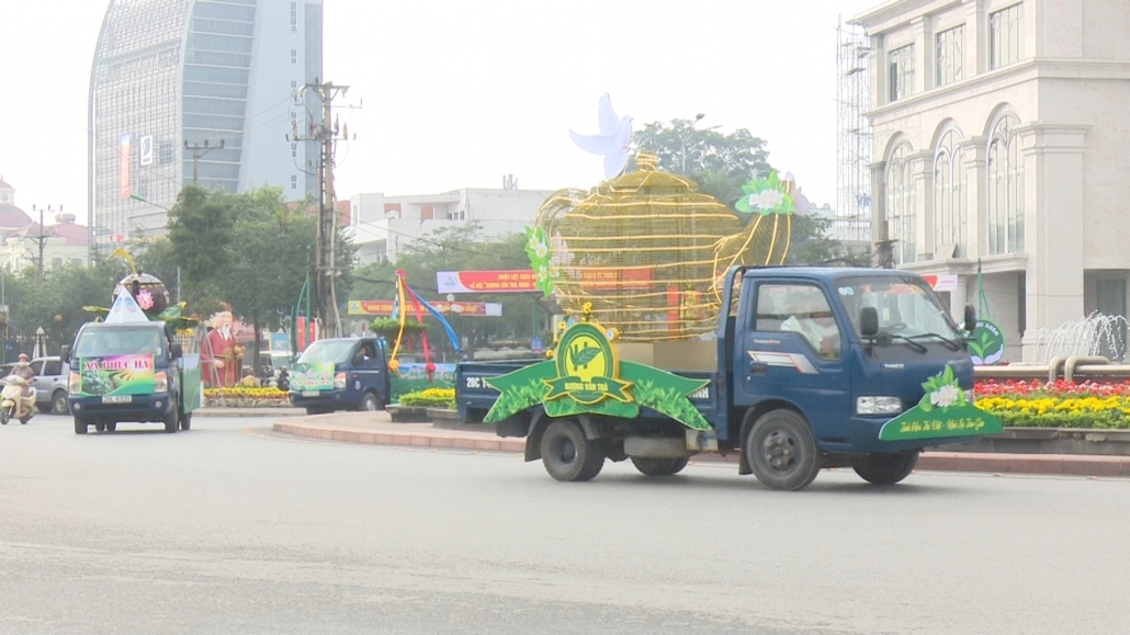 [Photo] Độc đáo Hội thi Rước cây chè đẹp