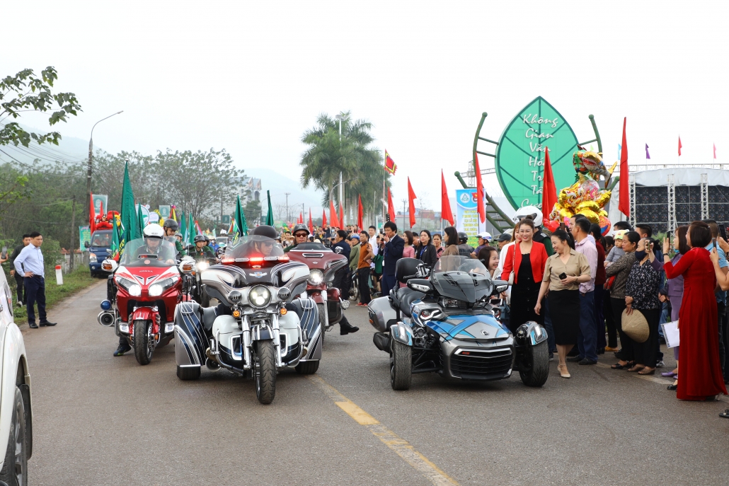 [Photo] Độc đáo Hội thi Rước cây chè đẹp