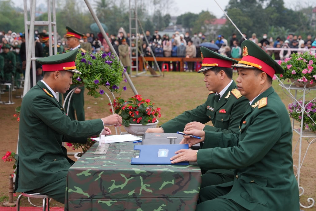 Lễ giao nhận quân huyện Định Hóa và Phú Lương