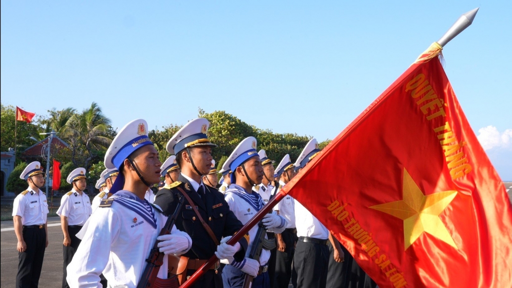 [Photo] Hải trình thăm, động viên quân dân huyện đảo Trường Sa và Nhà giàn I/11