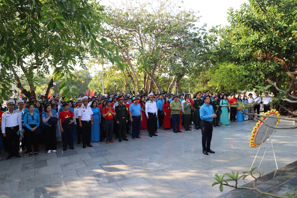 [Photo] Hải trình thăm, động viên quân dân huyện đảo Trường Sa và Nhà giàn I/11