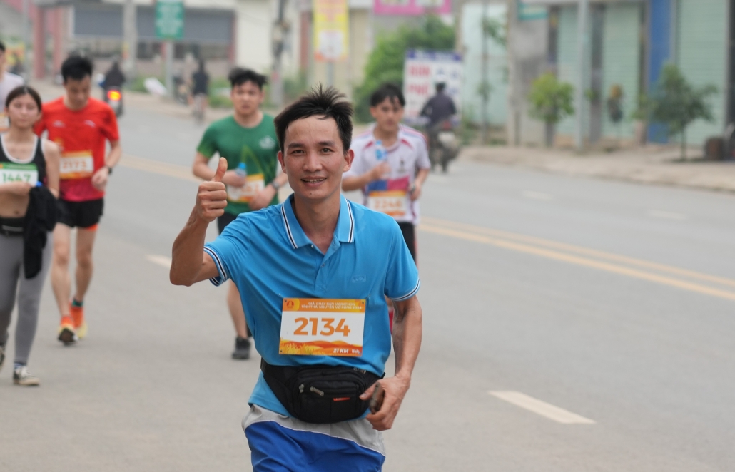 [Photo] Gần 1.800 người tham gia Giải Chạy bán Marathon tỉnh Thái Nguyên mở rộng năm 2024