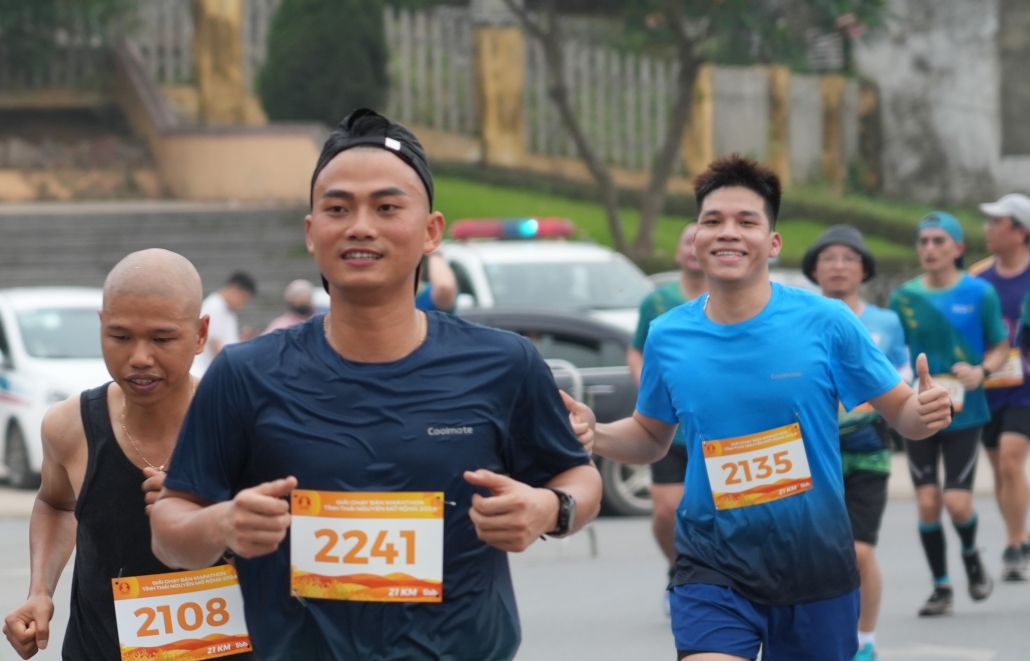 [Photo] Gần 1.800 người tham gia Giải Chạy bán Marathon tỉnh Thái Nguyên mở rộng năm 2024