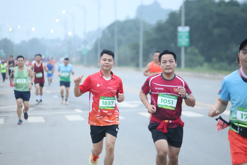 [Photo] Gần 1.800 người tham gia Giải Chạy bán Marathon tỉnh Thái Nguyên mở rộng năm 2024