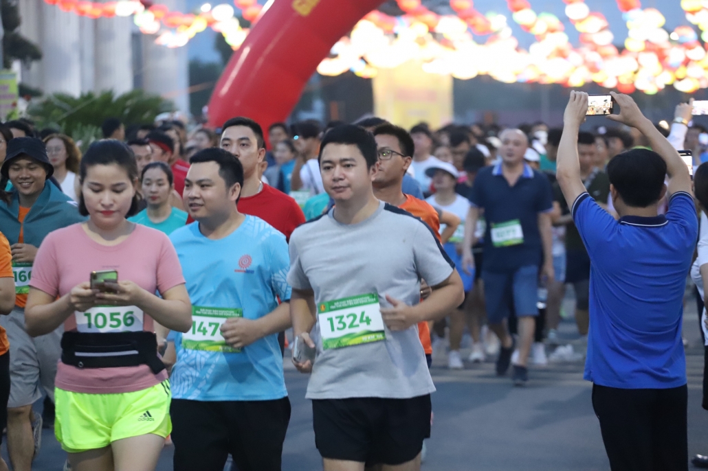 [Photo] Gần 1.800 người tham gia Giải Chạy bán Marathon tỉnh Thái Nguyên mở rộng năm 2024