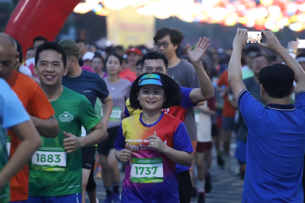 [Photo] Gần 1.800 người tham gia Giải Chạy bán Marathon tỉnh Thái Nguyên mở rộng năm 2024