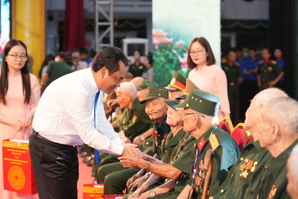 [Photo] Gặp mặt, tri ân chiến sĩ Điện Biên, TNXP, dân công hỏa tuyến, thân nhân liệt sĩ trực tiếp tham gia Chiến dịch Điện Biên Phủ