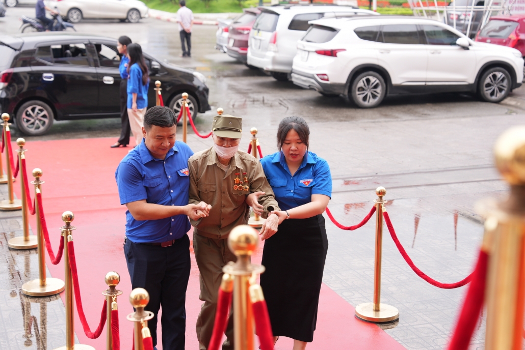 [Photo] Gặp mặt, tri ân chiến sĩ Điện Biên, TNXP, dân công hỏa tuyến, thân nhân liệt sĩ trực tiếp tham gia Chiến dịch Điện Biên Phủ