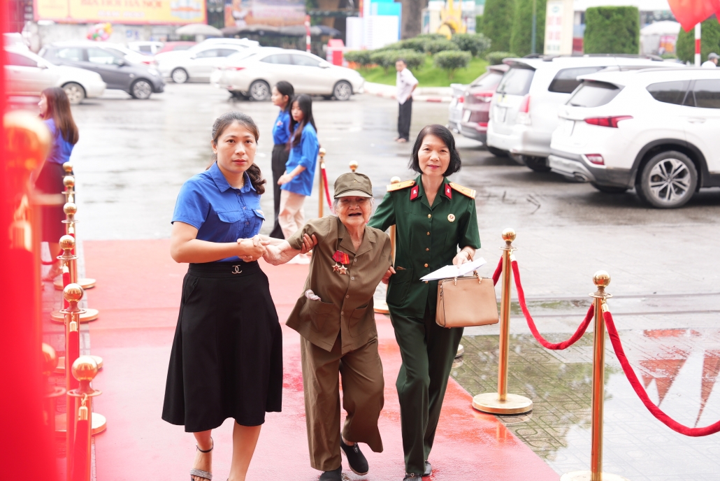 [Photo] Gặp mặt, tri ân chiến sĩ Điện Biên, TNXP, dân công hỏa tuyến, thân nhân liệt sĩ trực tiếp tham gia Chiến dịch Điện Biên Phủ