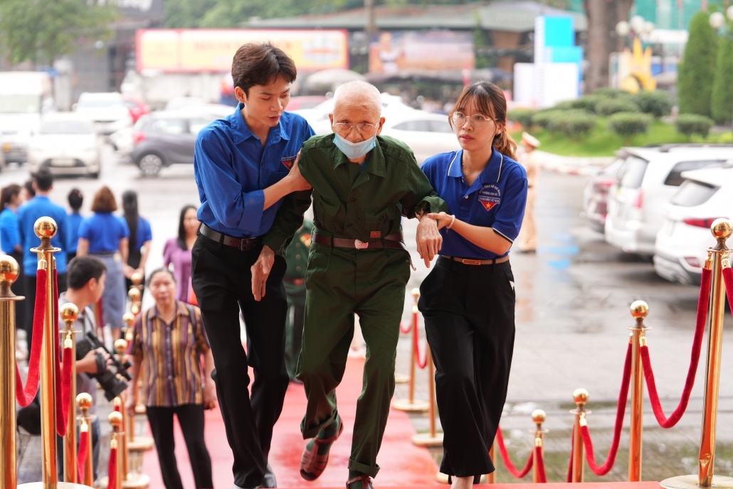 [Photo] Gặp mặt, tri ân chiến sĩ Điện Biên, TNXP, dân công hỏa tuyến, thân nhân liệt sĩ trực tiếp tham gia Chiến dịch Điện Biên Phủ