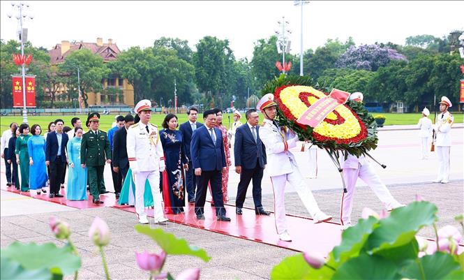 Gần 32 nghìn lượt người vào Lăng viếng Bác trong hai ngày 18 - 19/5