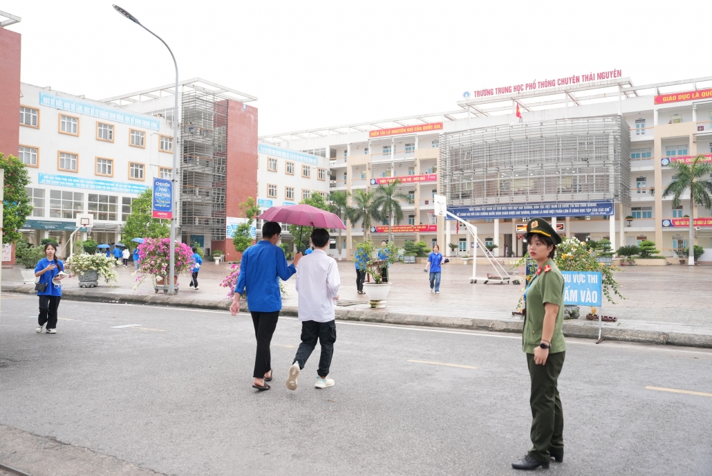 [Photo] Gần 17.500 thí sinh tham dự Kỳ thi tuyển sinh vào lớp 10