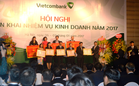 vietcombank dat muc lai truoc thue ky luc