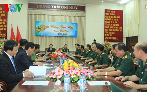 chu tich nuoc chuc tet can bo chien si quan khu 9