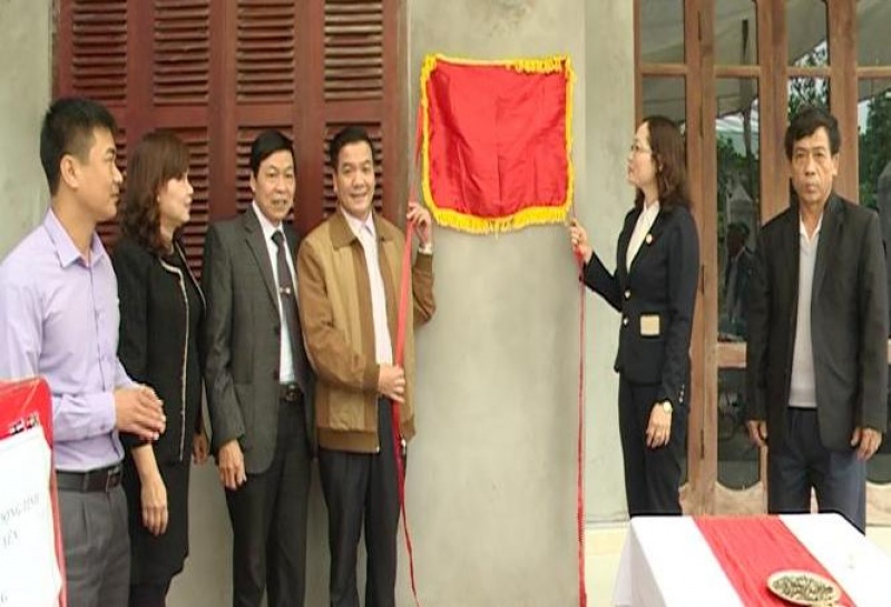 Liên đoàn Lao động tỉnh bàn giao Nhà mái ấm công đoàn lien doan lao dong ti nh ba n giao nha ma i a m cong doa n