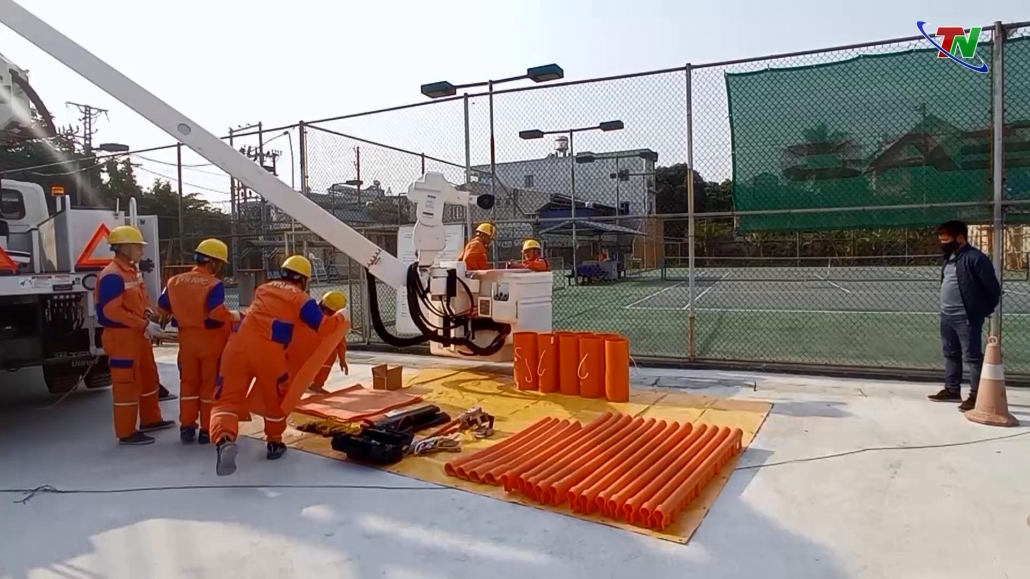 Công ty Điện lực Thái Nguyên đưa đội sửa chữa điện Hotline 22kV vào hoạt động