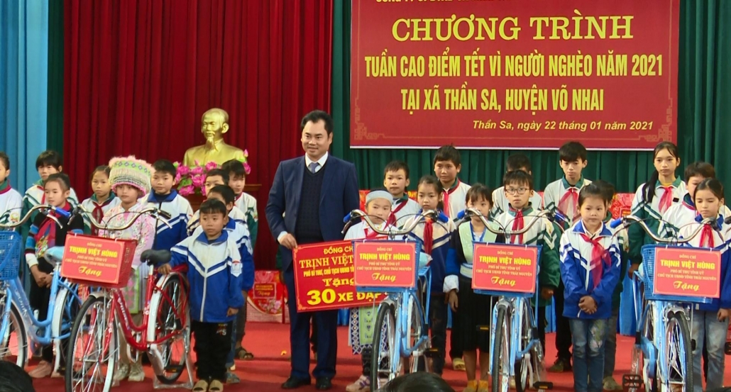 Lãnh đạo tỉnh thăm và tặng quà trong Tuần cao điểm Tết vì người nghèo tại các địa phương Lãnh đạo tỉnh thăm và tặng quà trong Tuần cao điểm Tết vì người nghèo tại các địa phương