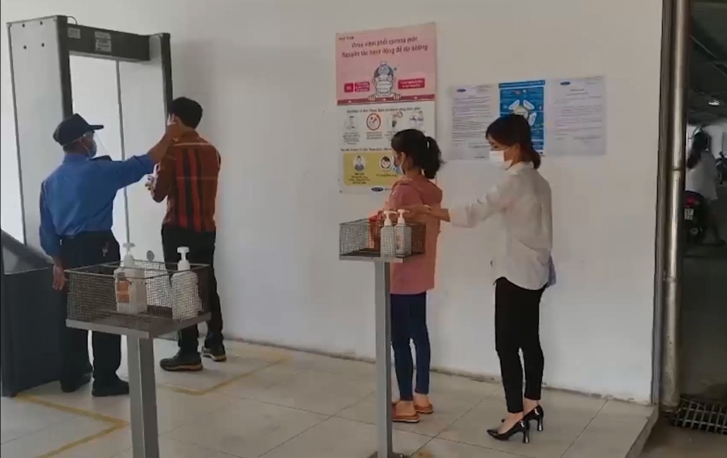 Chăm lo cho công nhân bị ảnh hưởng bởi dịch COVID-19 Chăm lo cho công nhân bị ảnh hưởng bởi dịch COVID-19