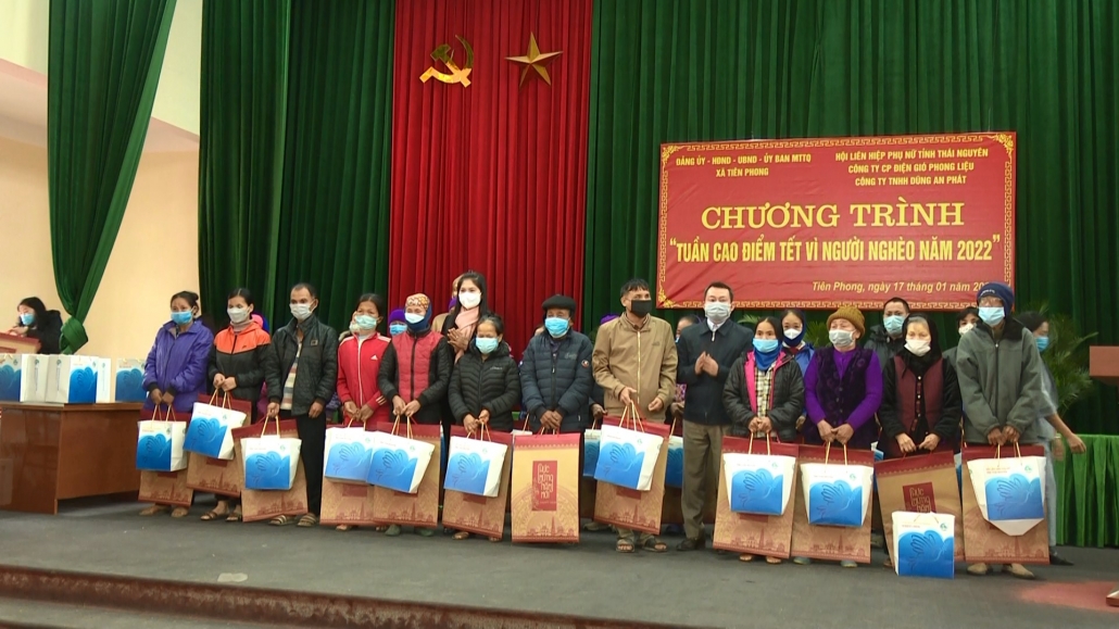 Chung tay chăm lo Tết cho phụ nữ nghèo