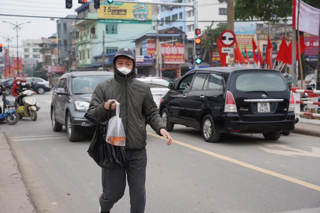 [Photo] Người dân đã ý thức hơn khi thả cá tiễn ông Công, ông Táo về Trời