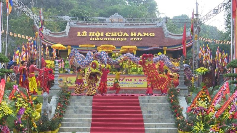 khai hoi chua hang xuan dinh dau 2017