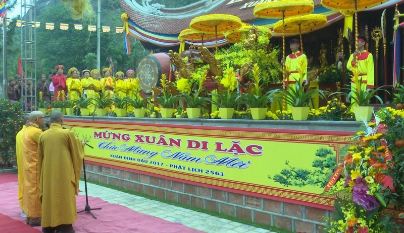 khai hoi chua hang xuan dinh dau 2017