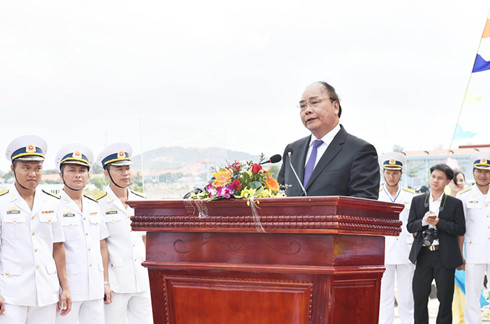 trang bi tau ngam la viec lam binh thuong cua quoc gia co bien