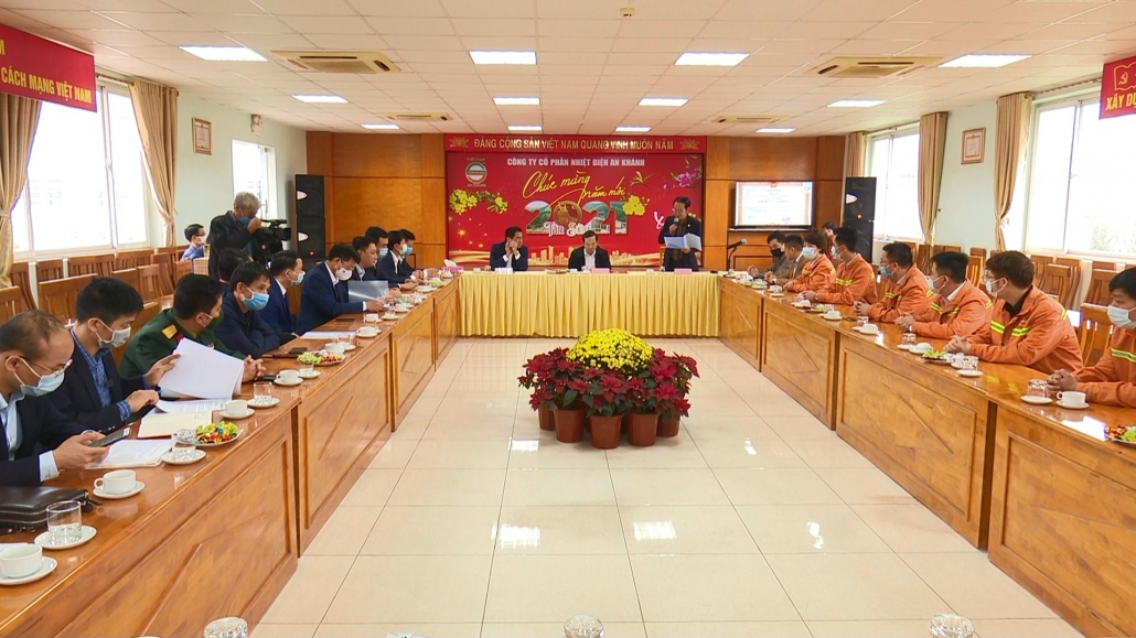 Đồng chí Bí thư Tỉnh ủy thăm và động viên các đơn vị, doanh nghiệp Đồng chí Bí thư Tỉnh ủy thăm và động viên các đơn vị, doanh nghiệp