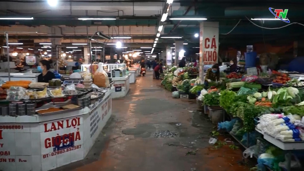 Thực phẩm sau Tết: Nguồn cung dồi dào, giá rẻ, sức mua thấp