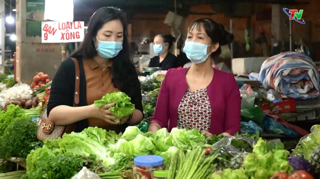 Thực phẩm sau Tết: Nguồn cung dồi dào, giá rẻ, sức mua thấp