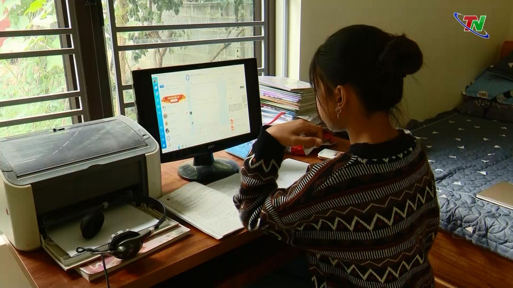 Nhiều giải pháp khắc phục khó khăn trong dạy và học trực tuyến tại huyện miền núi Định Hóa Nhiều giải pháp khắc phục khó khăn trong dạy và học trực tuyến tại huyện miền núi Định Hóa