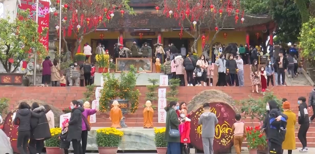 Nét đẹp văn hóa đi lễ chùa đầu năm