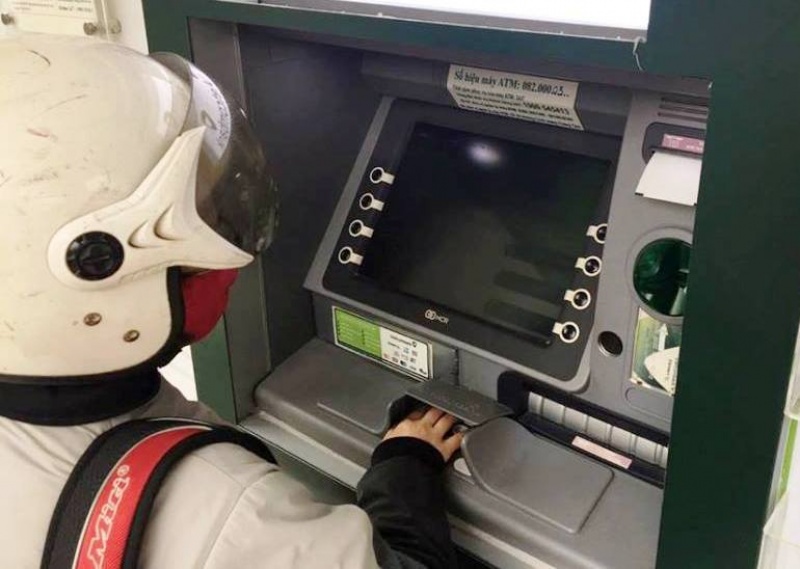 can lam gi de bao mat tai khoan atm